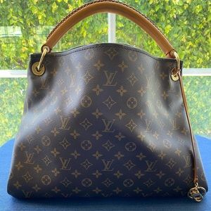 Louis Vuitton Monogram Artsy MM